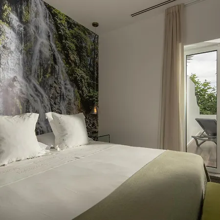 Senhora Da Rosa, Tradition & Nature