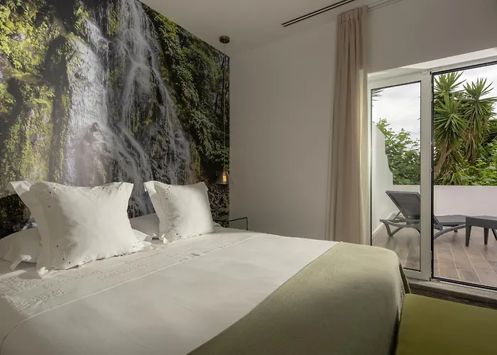 Senhora Da Rosa, Tradition & Nature